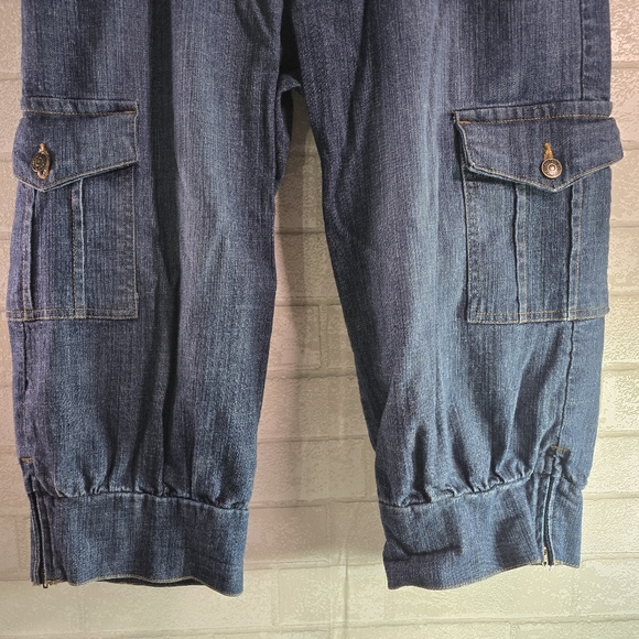 Denim Capri Jean Button Cargo Cuffed Zipped Hem Women's Size 12 Crop Pants - Picture 3 of 8